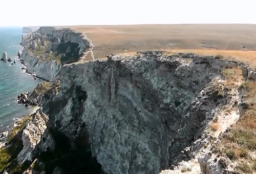 Опасный обрыв в Джангуле