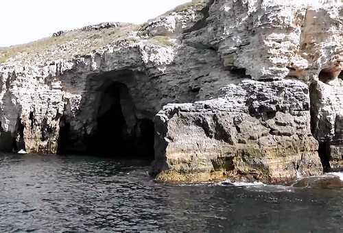 Пещеры Джангуля. Вид с моря