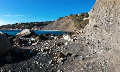 Фото со стороны дикого пляжа