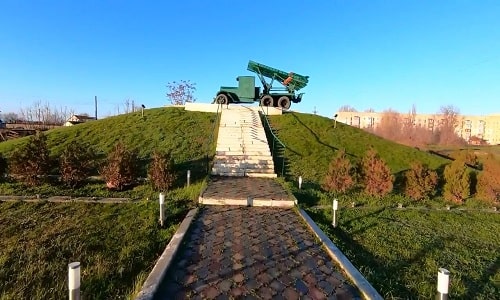 Гвардейский миномет БМ-13 в Армянске